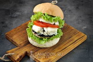 Бургер с портобелло и голубым сыром