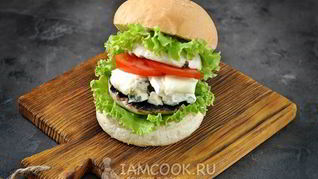 Бургер с портобелло и голубым сыром
