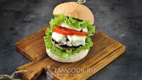 бургер с портобелло и голубым сыром