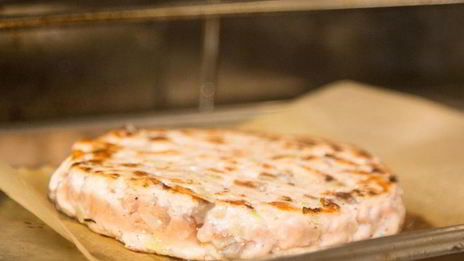 бургер с семгой