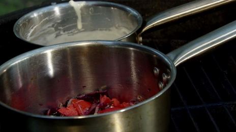 бургер с судаком и краснокочанной капустой