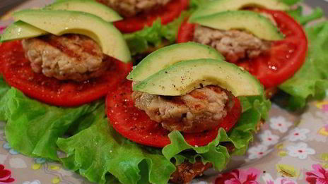 бургеры с котлетками из тунца и авокадо