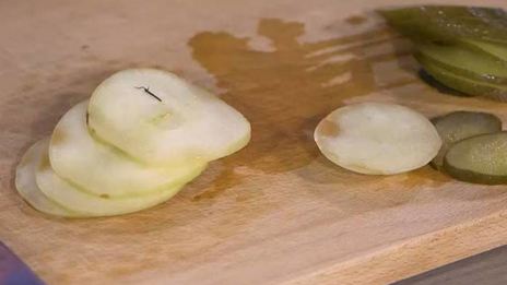 бургеры с курицей, беконом и голубым сыром