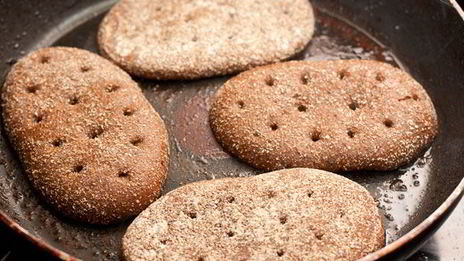 домашний гамбургер с ржаным хлебом