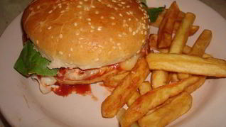 Гамбургер из фарша и селедки