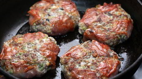 гамбургер с белыми грибами