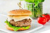 Гамбургеры из баранины с сыром