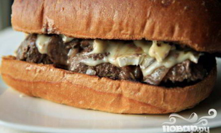 Рецепт гамбургеров с фрикадельками и сыром бри