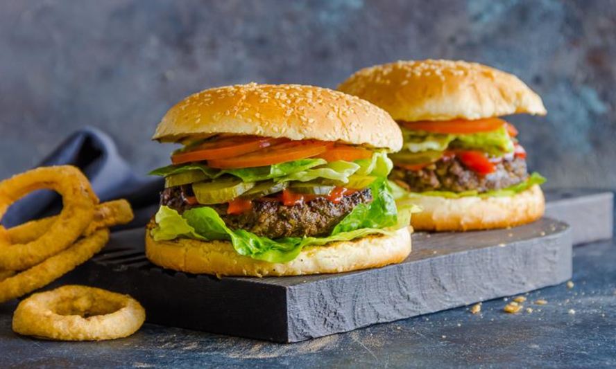 Рецепт классического бургера с луком фри