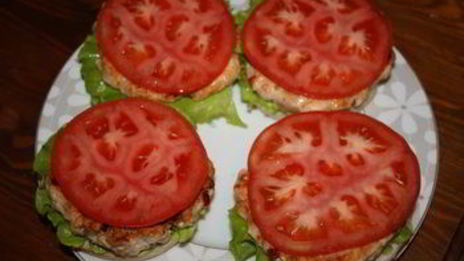 куриные бургеры с овощами