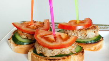 мини-бургеры из курицы с соусом айоли