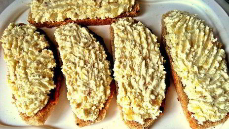 бутерброд килька, картошка, киви