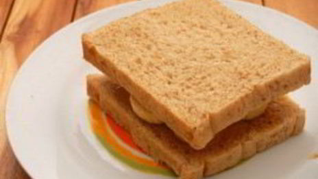 бутерброд с арахисовым маслом