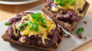 Бутерброд с фасолью