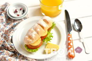 Бутерброд с сыром и помидором