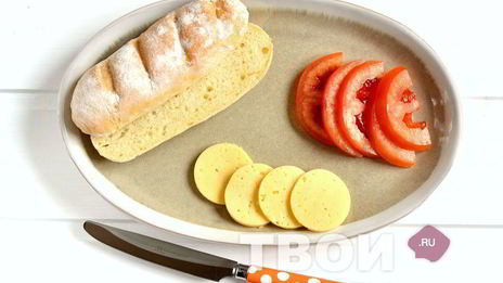 бутерброд с сыром и помидором