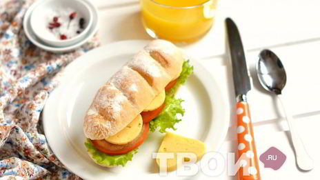 бутерброд с сыром и помидором