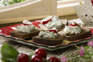 Бутерброд с творожной пастой