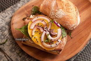 Бутерброд со свининой и манго