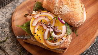 Бутерброд со свининой и манго