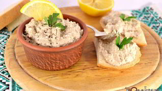 Бутербродная намазка из рыбных консервов, яиц и плавленного сыра