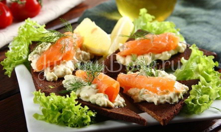Рецепт бутербродов с авокадо и лососем
