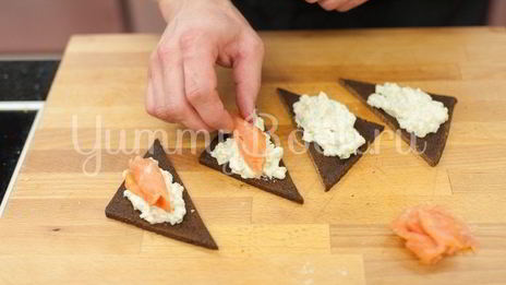 бутерброды с авокадо и лососем