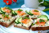 Бутерброды с фетой и семгой