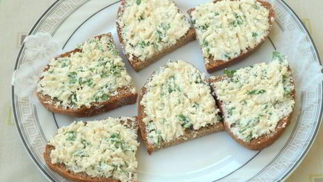 бутерброды с фетой и семгой