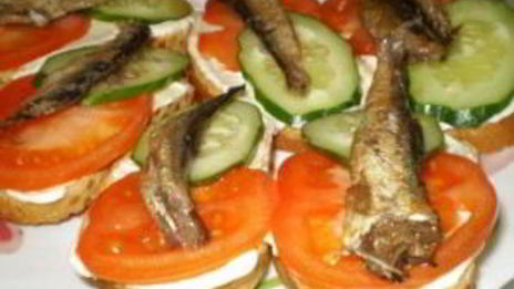 бутерброды с консервированной рыбой