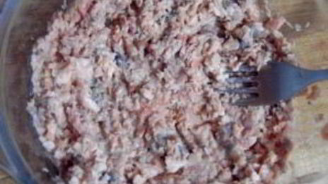 бутерброды с паштетом и огурцом