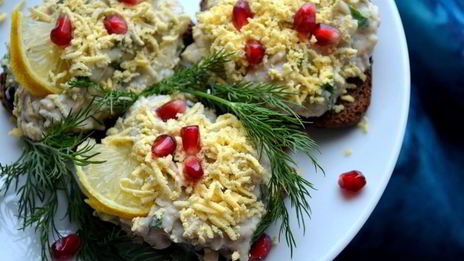 бутерброды с пастой из сельди