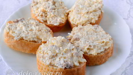 бутерброды с печенью трески и яйцами