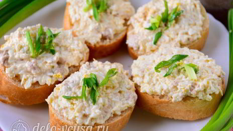 бутерброды с печенью трески и яйцами