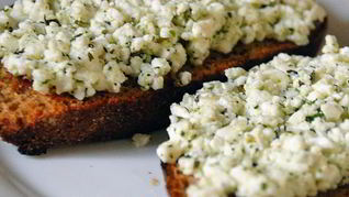 Бутерброды с творогом и зеленью