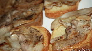 Бутерброды с жареным беконом