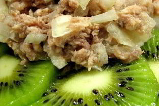 Бутерброды со шпротами и киви