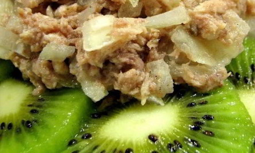 Рецепт бутербродов со шпротами и киви