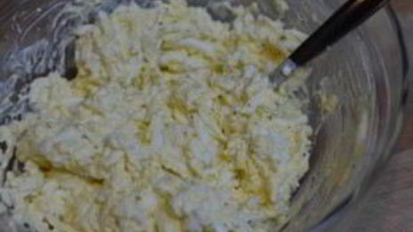 бутерброды со шпротами и яйцом