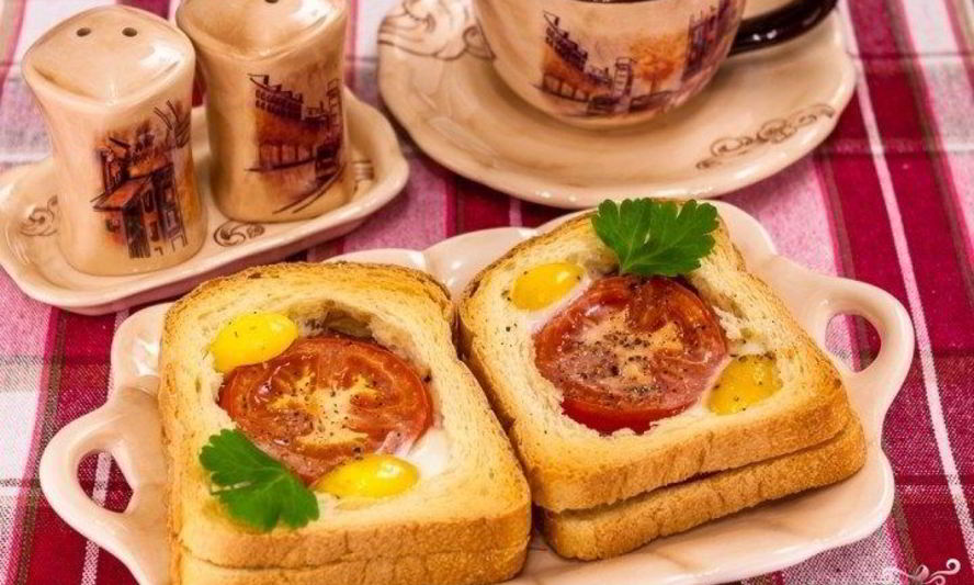 Рецепт горячих бутербродов с окороком, помидорами и яйцами