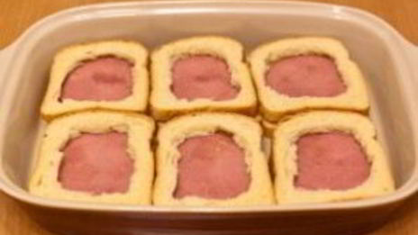 горячие бутерброды с окороком, помидорами и яйцами