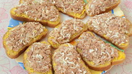 горячие бутерброды с тунцом