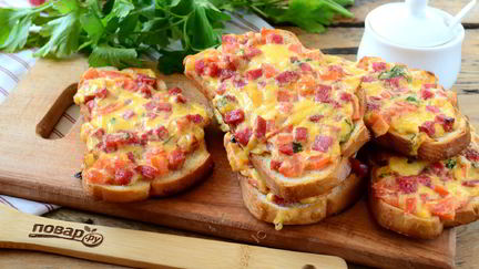 Бутерброды с колбасой