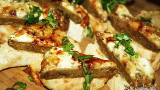 Пикантные бутерброды с говяжьей печенью