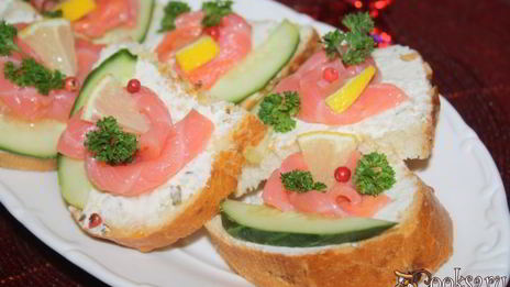 праздничные бутерброды с лососем и творожным сыром