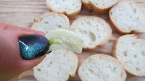 закусочные бутерброды с луком и яйцами