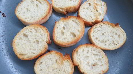 закусочные бутерброды с луком и яйцами