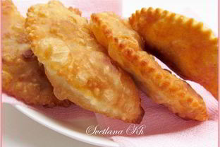 Чебуреки на минералке с пикантной начинкой