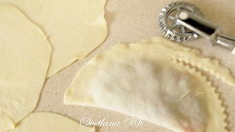 чебуреки на минералке с пикантной начинкой