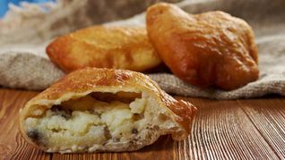 Чебуреки с грибами и картофелем